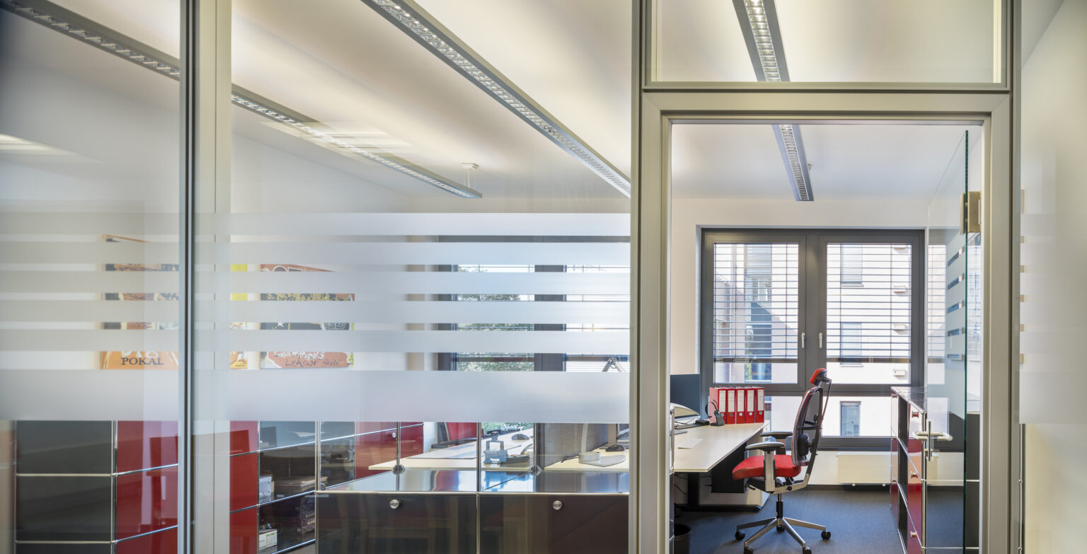 1939_054_AUSWAHL_15-Motiv_Arbeitswelt-16x5-1-1536x783.36-c-default